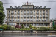 Muss sich den Auflagen der Tourismuszone unterordnen: Das Grand Hotel Europe an der Haldenstrasse 59. (Bild: Pius Amrein, Luzern, 20. Mai 2019)