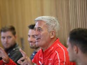 Vladimir Petkovic an der Pressekonferenz am Tag vor dem Spiel zwischen Irland und der Schweiz in Dublin (Bild: KEYSTONE/AP/PETER MORRISON)