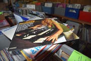 Tausende Schallplatten stehen zum Verkauf. (Bild: Markus Schoch)