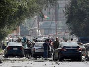 Tod und Zerstörung - die Visitenkarte der Taliban in Kabul. Dasselbe werfen die afghanischen Islam-Fundamentalisten allerdings auch ihren Feinden, der Regierung und ausländischen Soldaten, vor. (Bild: KEYSTONE/EPA/HEDAYATULLAH AMID)