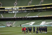 Unter Druck: Die Schweiz sollte im Aviva-Stadion von Dublin lieber nicht verlieren (Bild: Keystone)