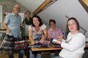 Eine gute Zusammenarbeit: Markus Zaugg, Institutionsleiterin Ursula Fust, Antonella Zaugg, Debora Huber und Anita Frei. (Bild: Manuela Olgiati)