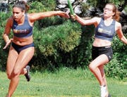 Die Staffelkolleginnen Alessia Omlin (l.) und Alisa Buschor starten in je zwei Disziplinen. Bild: Archiv/chd
