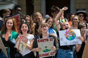 Die Klimastreik-Bewegung will weitere Ausgaben der Klimazeitung publizieren. (Bild: ti-press)