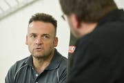 Thurgaus Trainer Stephan Mair bildet sich regelmässig weiter, um bei den Entwicklungen im Trainerbusiness am Ball zu bleiben. (Bild: Donato Caspari)