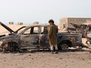Nach einem Luftangriff durch die Vereinigten Arabischen Emirate im südlichen Jemen. (Bild: KEYSTONE/AP/WAIL AL-QUBATY)