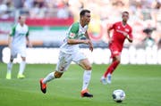 Wann darf Lichtsteiner der Schweiz wieder helfen? Neu spielt der Noch-Captain in der Bundesliga für Augsburg (Bild: Keystone)