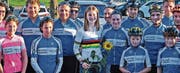 Mit ihren Clubkollegen von Cham-Hagendorn: Jacqueline Schneebeli. (Bild: PD)