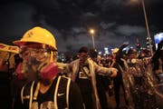 Seit Juni gehen die Menschen in Hongkong regelmässig auf die Strassen, um für mehr demokratische Rechte zu demonstrieren. Die Behörden antworten mit zunehmender Gewalt. (Bild: Jae C. Hong/AP)