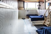 Der umgenutzte Pool bietet Schlafplätze für bis zu fünf Personen. (Bild: Nadia Schärli, Luzern, 27. August 2019)