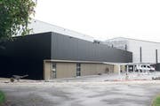 Die neue Sporthalle ist endlich bezugsbereit. (Bild: PD/Seraina Hess)