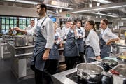 Die Erstsemester sind für die Küche verantwortlich. (Bild: Nadia Schärli, Luzern 6. September 2019)