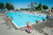 Mehrere Hundert Romanshorner wehren sich gegen den Bau einer neuen Mobilfunkantenne im Seebad. (Bild: Reto Martin)