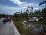 Die zerstörerische Wucht des Hurrikans «Dorian» hat auf den Bahamas nach neuen Erkenntnissen mindestens 30 Menschen das Leben gekostet - vermutlich gibt es aber noch viel mehr Todesopfer. (Bild: KEYSTONE/AP/RAMON ESPINOSA)