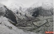 Es schneielet, es beielet, es geit e chüele Wind ... (Bild: Screenshot / Webcam Andermatt Swiss Alps)
