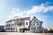 Das Restaurant Ochsen mit dem Farinolihaus im Zentrum von Roggwil. (Bild: Andrea Stalder)