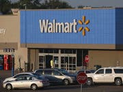 Nach Walmart haben sich in den USA zahlreiche Einzelhändler einer Initiative gegen das offene Tragen von Waffen in ihren Geschäften angeschlossen. (Bild: KEYSTONE/EPA/LARRY W. SMITH)