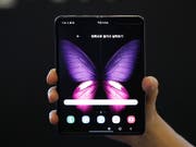 Samsung bringt das auffaltbare Smartphone Galaxy Fold zuerst in Südkorea heraus. (Bild: KEYSTONE/AP/LEE JIN-MAN)
