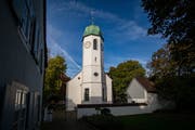 Die Dorfkirche Kleinhüningen in Basel: Hier predigt Pfarrerin Christine Dietrich. Bild: Kenneth Nars