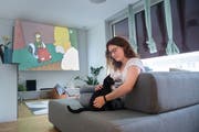 Blick ins Wohnzimmer von Elena Ricci. (Bild: Boris Bürgisser, Luzern 6. September 2019)
