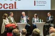 Moderatorin Marina Villa (ganz links) und die Diskussionsteilnehmer (v.l.n.r.): Adrian Risi, Bernhard Neidhart, Annette Luther und Peter Hausherr.