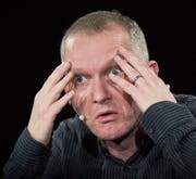 Simon Enzler stellt am 14. und 15. November ein paar Fragen, die zum Nachdenken anregen. Bild: Benjamin Manser (15. Februar 2019)