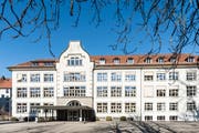 Wird in Etappen erneuert: das Schulhaus Hebel in St.Georgen (Bild: Sabrina Stübi, 31. Januar 2018)