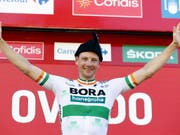 Irlands Meister Sam Bennett zelebriert in Oviedo seinen zweiten Vuelta-Etappensieg (Bild: KEYSTONE/EPA EFE/JAVIER LIZON)