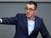 Will wieder in die erste Reihe zurück, als Fraktionschef der Grünen im Bundestag: Cem Özdemir. (Bild: KEYSTONE/EPA/HAYOUNG JEON)