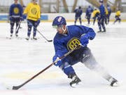 Otso Rantakari trainiert bereits seit einigen Tagen im Dress seines neuen Klubs HC Davos (Bild: KEYSTONE/GIAN EHRENZELLER)