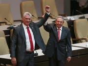 Die USA haben am Freitag weitere Massnahmen gegen Kuba verhängt, um das dortige Regime um Präsident Miguel Diaz-Canel (links) zu schwächen. (Bild: KEYSTONE/EPA AFP POOL/ADALBERTO ROQUE / POOL)