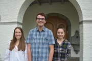 Die Ausgezeichneten von links: Beryl Russi (2. Preis), Leandro Bisatz (1. Preis) und Luisa Baumann (3. Preis). (Bild: PD)