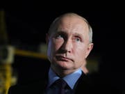 Glücklich und zufrieden sieht anders aus: der russische Präsident Wladimir Putin und seine Partei waren schon beliebter. (Bild: KEYSTONE/EPA SPUTNIK POOL POOL/MICHAEL KLIMENTYEV / SPUTNIK)