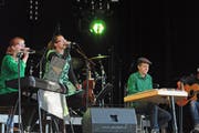 Die Band «Móran Téada» um die aus Nesslau stammenden Geschwister Larissa und Patrick Baer trat erstmals vor grösserem Publikum am Irish Openair in Ennetbühl auf. (Bild: Michael Hug)