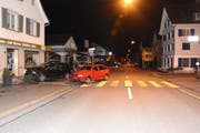 Beim Unfall wurden drei Personen leicht verletzt. Bild: Kapo