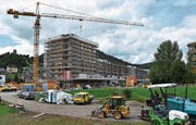 Im Toggenburg wird rege gebaut – wie hier am Bahnhof Süd in Wattwil. Die Leerwohnungsziffer steigt auch deswegen. (Bild: Ruben Schönenberger)