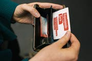 In zu wenigen Portemonnaies: Die Organspendekarte. (Bild: C. Beutler)