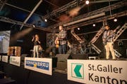 Die Band der Grace Church Buchs riss die Gottesdienst-Besucher mit. (Bilder: Mario Schneider)
