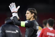 Yann Sommer übernahm im Spiel der Schweiz gegen Gibraltar die Captain-Binde, als Granit Xhaka ausgewechselt wurde. (KEYSTONE/Anthony Anex)