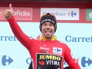 Daumen hoch: Der Slowene Primoz Roglic führt die Gesamtwertung der Vuelta nach 16 von 21 Etappen weiter souverän an (Bild: KEYSTONE/EPA EFE/JAVIER LIZON)