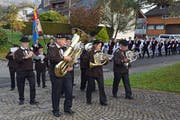 Vor zwei Jahren führte die Neunermusik auch den Einzug an der Älplerkilbi in Kägiswil an. (Bild Robert Hess, 28. Oktober 2017)