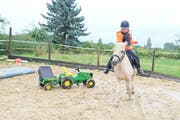 Xenia Tobler mit ihrem Pony Filu. (Bild: Daniela Ebinger)