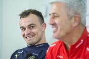 Xherdan Shaqiri (links) tanzt Vladimir Petkovic (rechts) mit seiner Absage für die Nationalmannschaft auf der Nase herum. (Bild: Keystone)