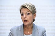 Justizministerin Karin Keller-Sutter plant, Ausschaffungen konsequenter zu vollziehen. Bild: Anthony Anex/Keystone (Bern, 28. August 2019)