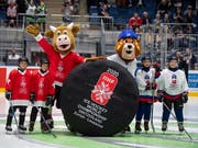 Das Schweizer Maskottchen Cooly (winkend) ist auch an der Heim-WM in Zürich und Lausanne wieder mit von der Partie (Bild: KEYSTONE/EPA/CHRISTIAN BRUNA)