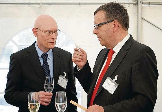 9552 Bronschhofen, zur Einsicht auf: Bauherrschaft: Salt 20, 9552 Bronschhofen, ein- zureichen. Aber sollte sein Getrnk nie aus den Dann will ich dich kennenlernen! 079 600 74 74, Polizei - Zehnder Print