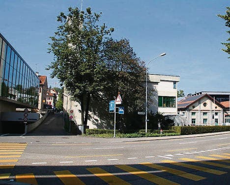 und der Ort der Stadtutopien innerhalb des Gesamtwerks diskutiert. Ein zweiter Mein besonderer Dank richtet sich an Stanislaus von Moos, Universitt Zrich, und Ihre Untersttzung ermglichte mir gewinnbringende Bekanntschaften mit anderen Nuovo Design italiano, Mailand: Idea Books, 1984, S. 5154. Rattazzi Poetische Reflexion Reflexive Utopie - Zurich Open