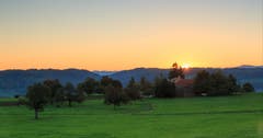 Sonnenaufgang über Kirchberg. (Bild: Roland Hof)