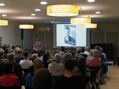 Viele Interessierte hörten Alain Sutter gebannt zu.