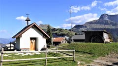 Die St. Wendelinkapelle auf Stockhütte-Rinderbühl mit Nieder und Oberbauen. (Bild: Hans Steiner)